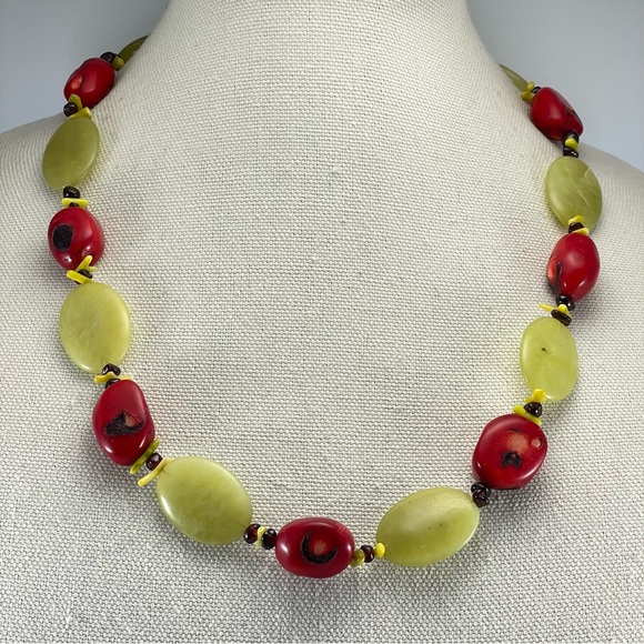 Stunning Unsigned Artisan Hand Crafted Jade Red Coral Beaded Statement Necklace - Picture 1 of 9